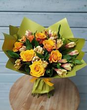 Букет цветов из:  Альстромерии и Розы в Высоком