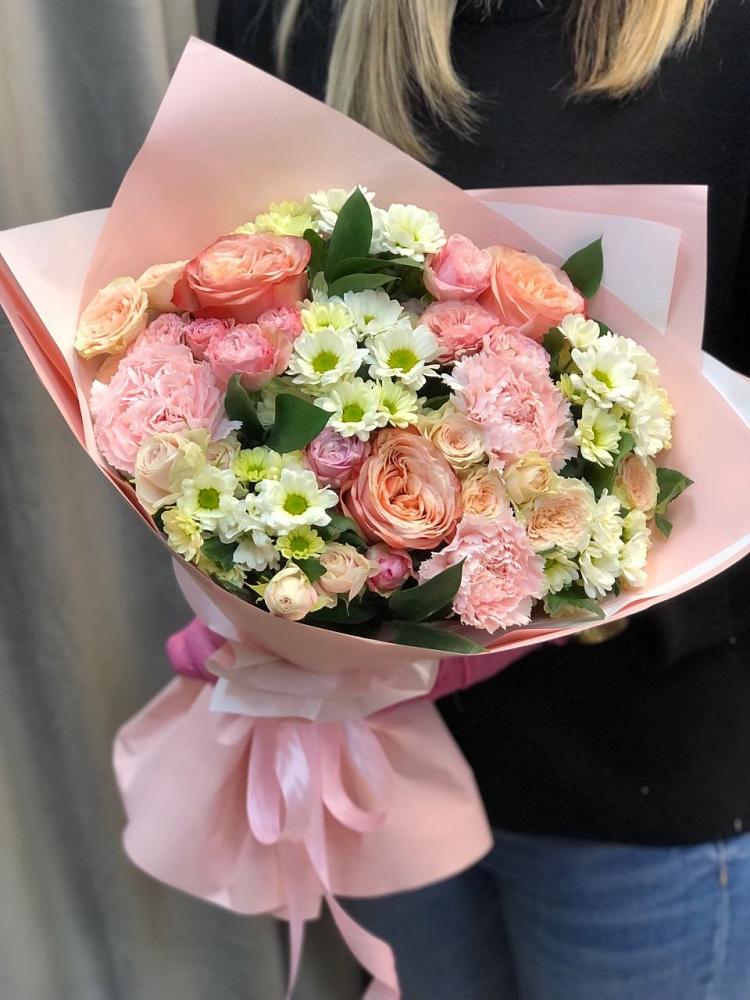 Букет цветов из: Гвоздики, Розы и Хризантемы в Высоком