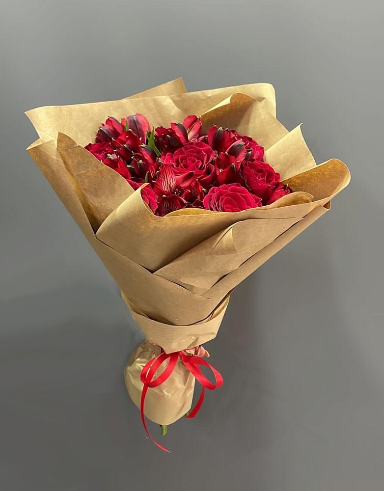 Букет цветов из: Альстромерии и Розы в Высоком