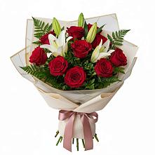 Букет цветов из:  Лилии и Розы в Высоком