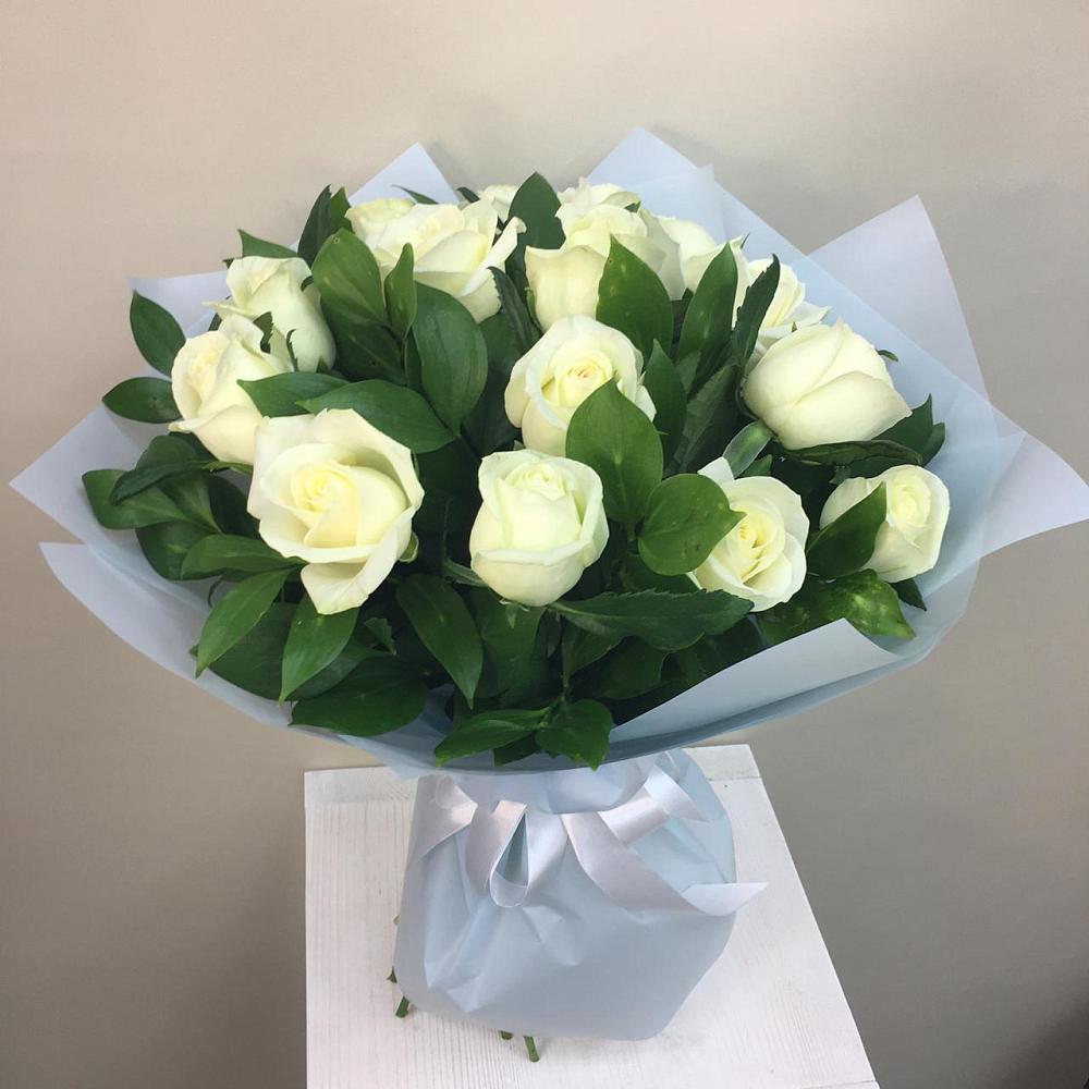 Букет 15 Белых роз Проуд в Высоком