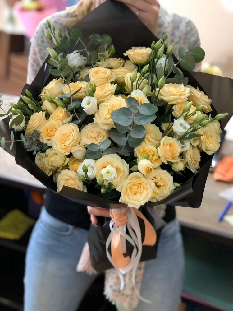 Букет цветов из: Розы и Лизиантусы в Высоком