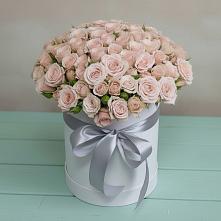 Цветочная композиция из Розы в шляпной коробке в Высоком