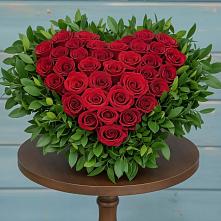 Цветочная композиция из Розы в виде сердца в Высоком