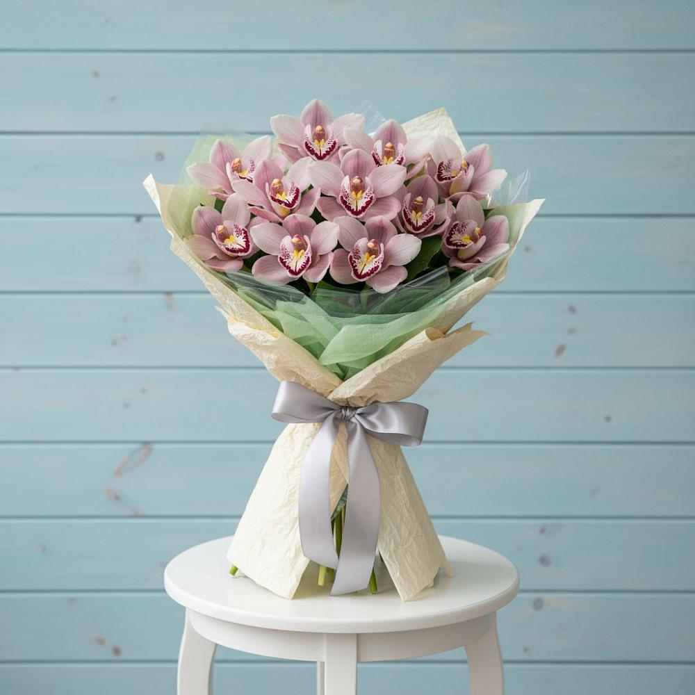 Букет цветов из: Орхидеи и Розы в Высоком