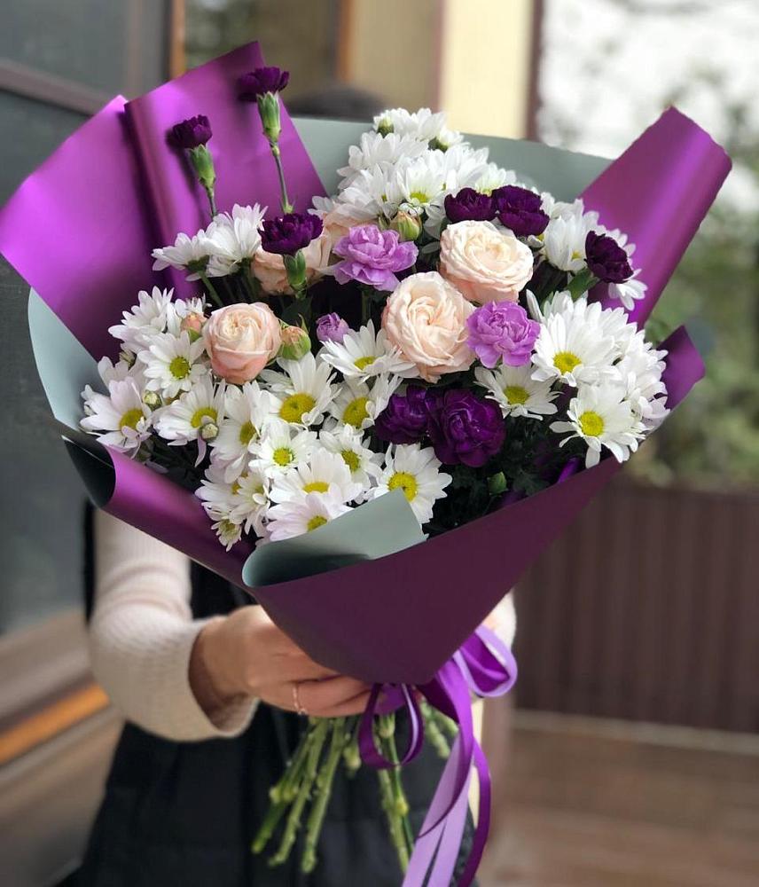 Букет цветов из: Хризантемы, Гвоздики и Розы в Высоком