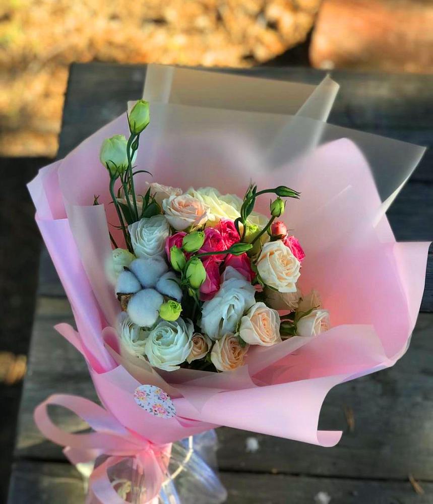 Букет цветов из: Розы и Лизиантусы в Высоком