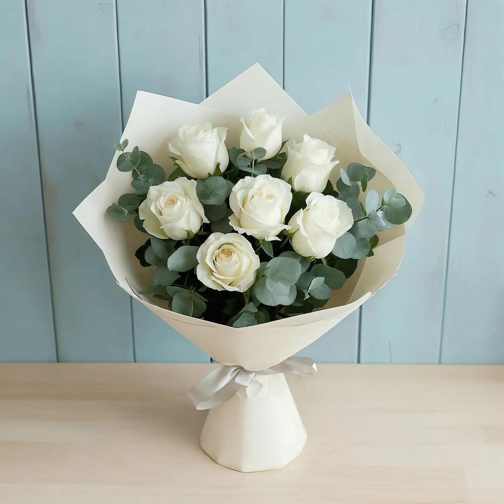 Букет Белые розы в Эвкалипте в Высоком