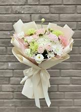 Букет цветов из:  Гвоздики, Розы, Лизиантусы и Хризантемы в Высоком