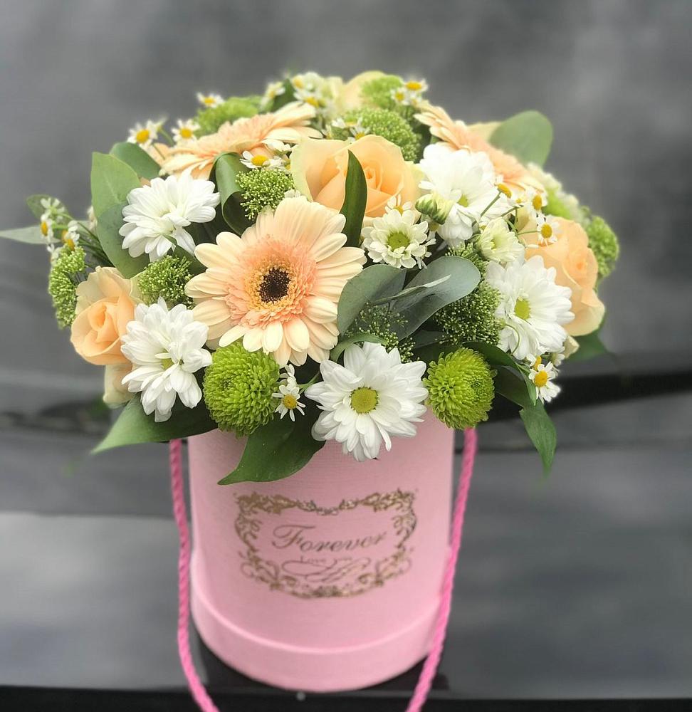 Цветочная композиция из Розы, Герберы и Хризантемы в шляпной коробке в Высоком