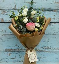 Букет цветов из:  Розы и Лизиантусы в Высоком
