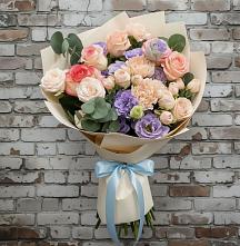 Букет цветов из:  Розы, Лизиантусы и Гвоздики #REPLACE_PRED# Высоком