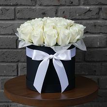 Цветочная композиция из Розы в шляпной коробке в Высоком