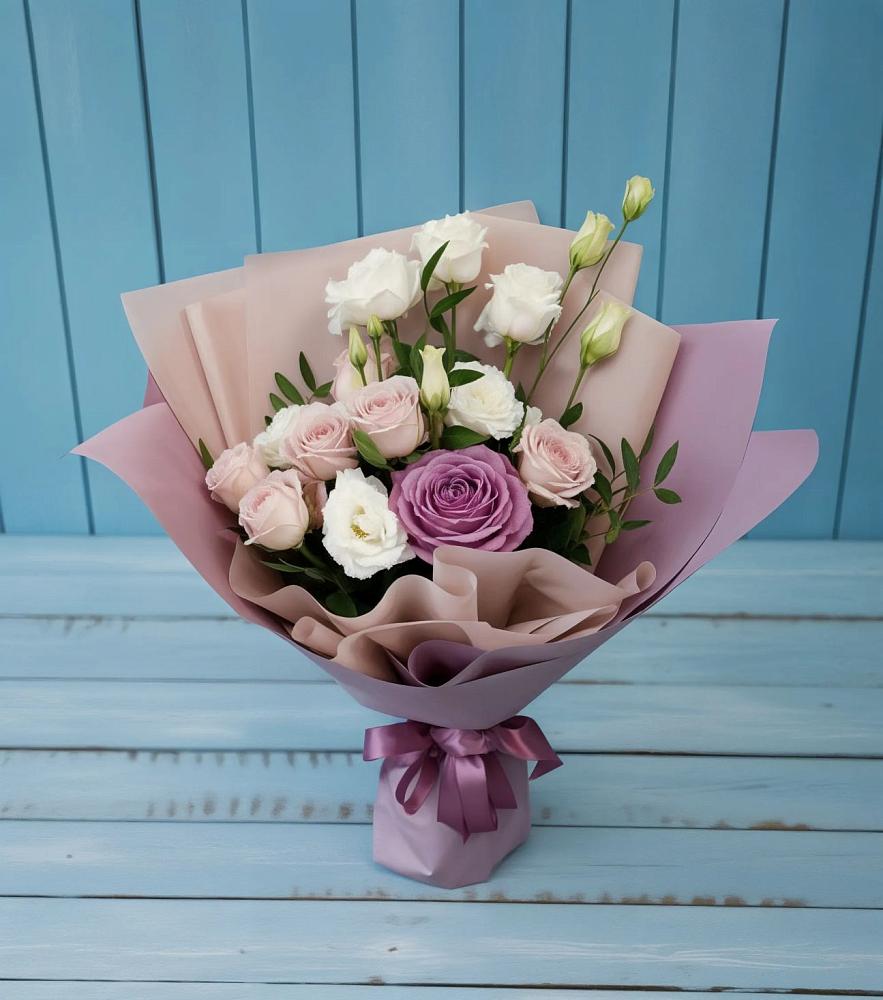 Букет цветов из: Розы и Лизиантусы в Высоком